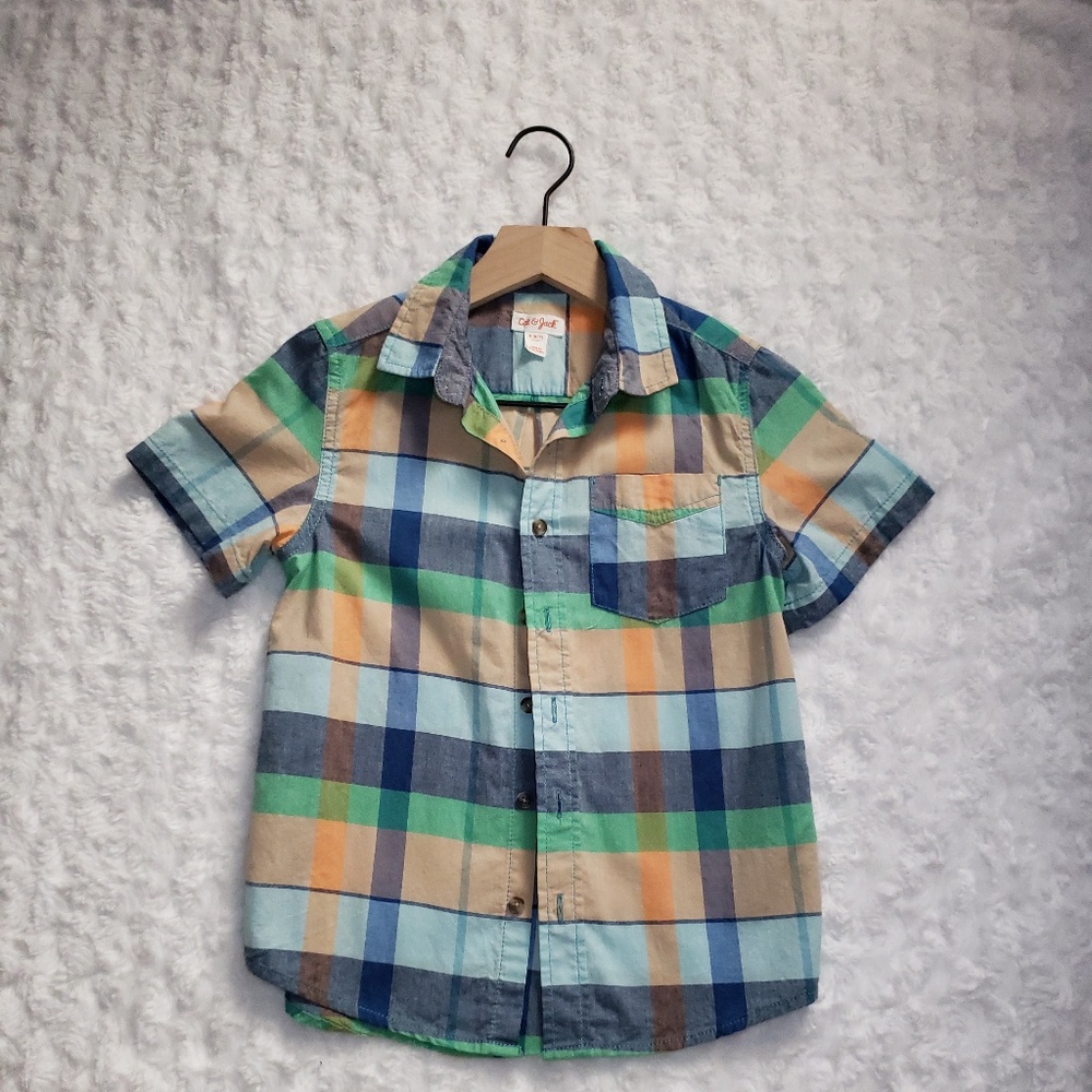 🧚‍♀️5/$30)Boys button down plaid shirt.